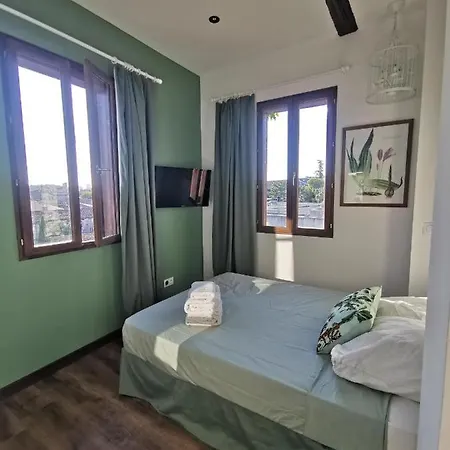 La Terrasse Suspendue Des Arenes - Nuit A 아파트 님